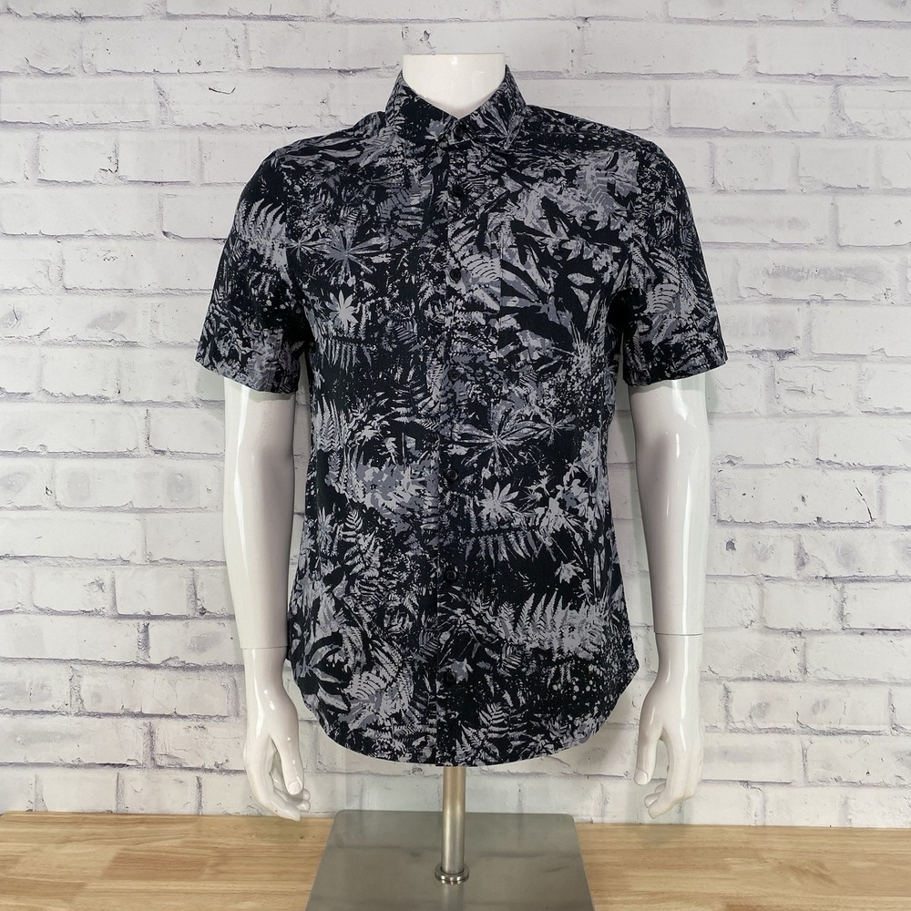 Lululemon Shirt Men's Size Medium Short Sleeve Button Up Black Floral Hawaiian